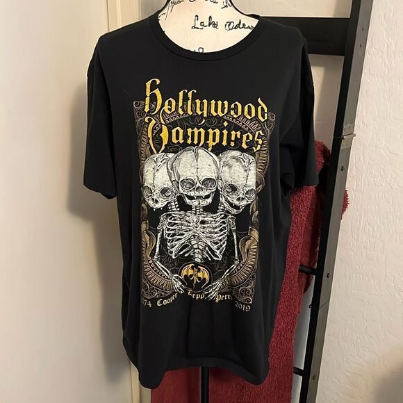 Hollywood Vampires Band Skeleton Distressed Black Graphic Shirt Casual Music - Picture 1 of 8